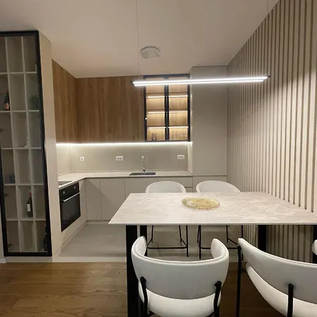 Skyline Lux By Planet Ni